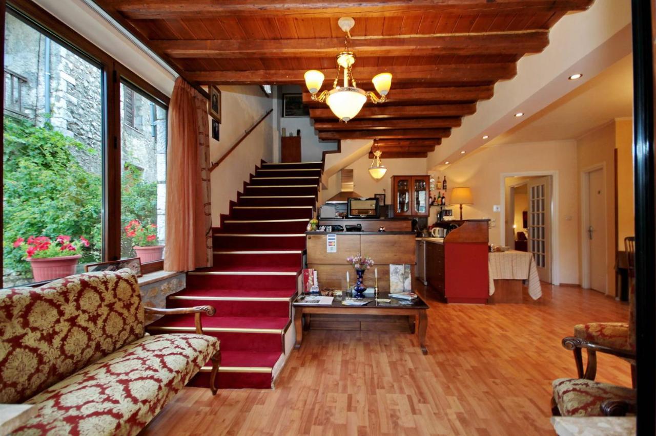 Guesthouse Stemnitsa Bagian luar foto